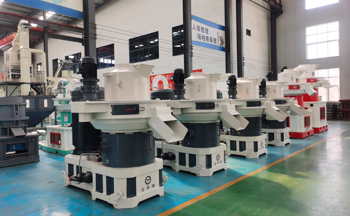 山東金格瑞顆粒機(jī)廠家負(fù)責(zé)免費(fèi)提供制粒生產(chǎn)線方案，為每一位客戶進(jìn)行試機(jī)；產(chǎn)品使用中，我們給客戶提供“保姆式”服務(wù)，定期進(jìn)行電話回訪，定期進(jìn)行現(xiàn)場(chǎng)專訪；讓您在產(chǎn)品使用過(guò)程中，放心、安心、舒心