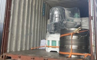 2套160kw鋸末顆粒機(jī)發(fā)往東南亞，生產(chǎn)線已裝車，準(zhǔn)備發(fā)貨