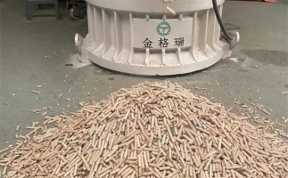 木屑顆粒機加工環(huán)保燃料顆粒，用綠色昭示未來